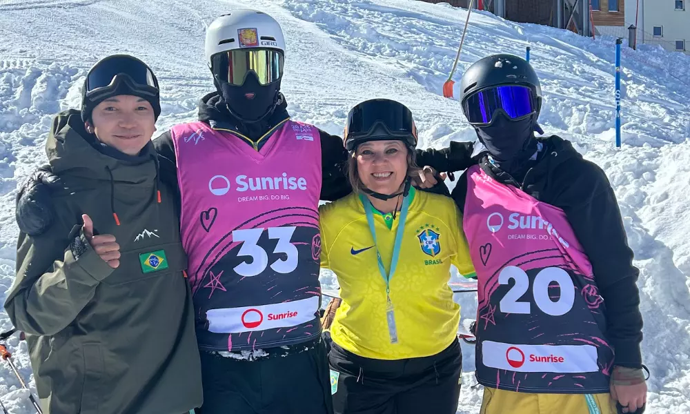Irmãos teixeira com os técnicos Keita Inamura e Elenilda Teixeira.