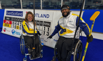 VIlma Miranda e Jerônimo Gabriel comemoram vitória do Brasil no mundial de duplas mistas de curling em cadeira de rodas