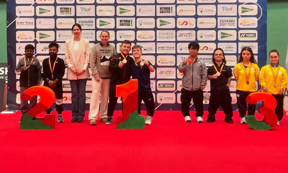 vitor tavares campeão de duplas do Internacional da Espanha de parabadminton