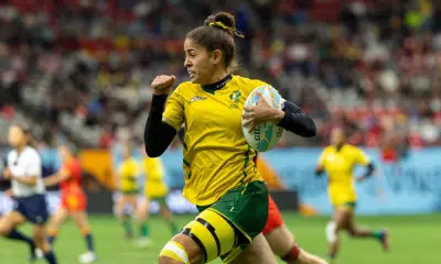 Jogadora das Yaras conduz a bola no jogo entre Brasil e China na World Series de hong kong