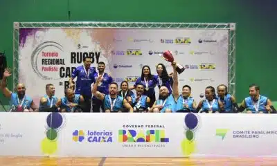 Na imagem, o time dos Gigantes Rugby comemorando o título do Regional Paulista.