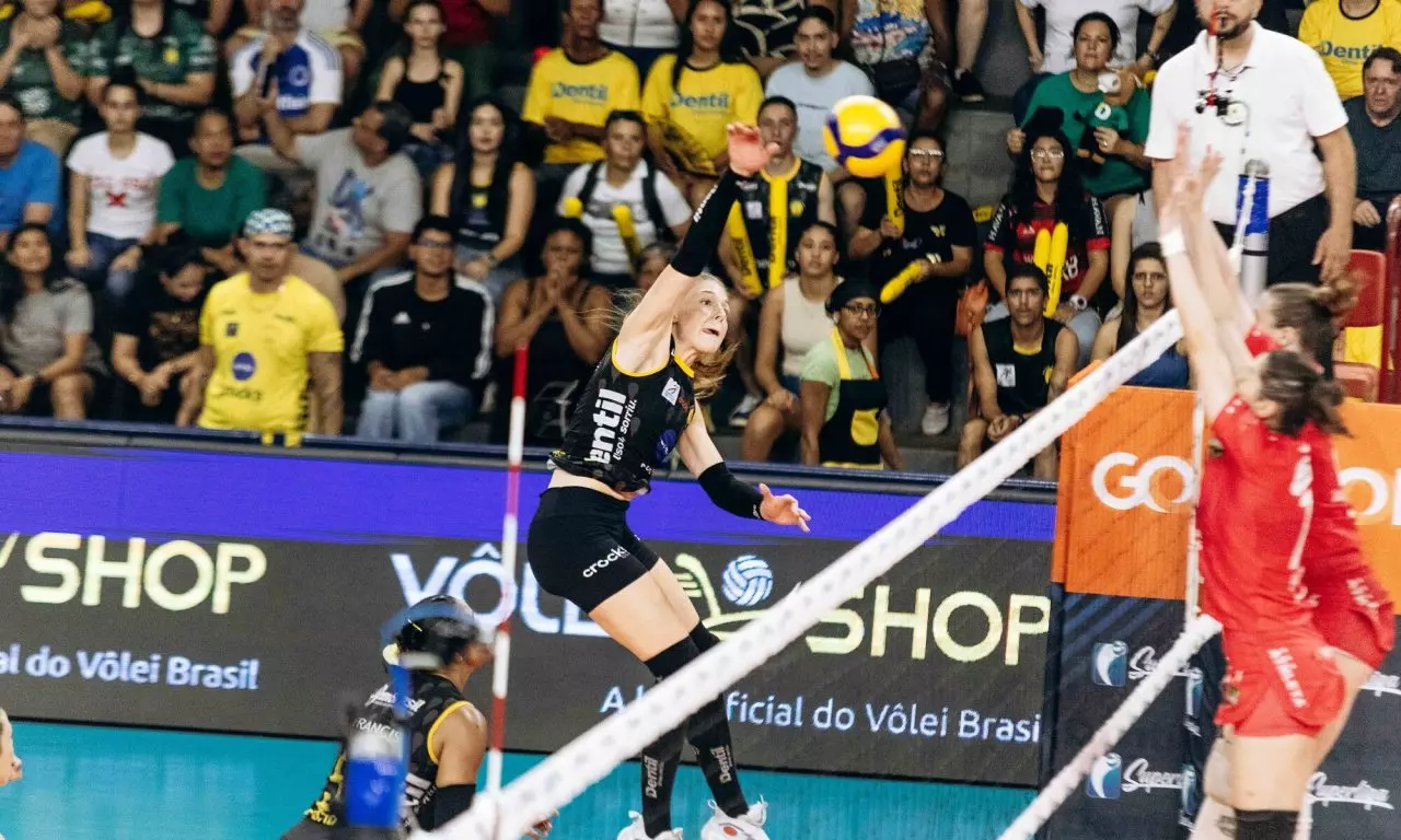 Kuznetsova, Praia clube, Superliga feminina, maringá