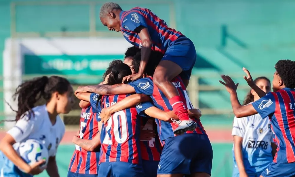 Jogadoras do Bahia comemorando gol no Brasileirão feminino