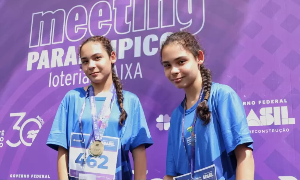 As irmãs Ana Luiza (à esq.) e Ana Júlia Macário Rosa, que participaram de provas de atletismo no Meeting Paralímpico Loterias Caixa de Florianópolis
