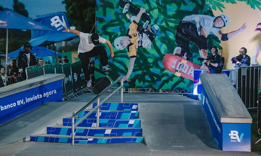 Na imagem, Ivan Monteiro durante a bomb trick de sua primeira volta em Criciúma.