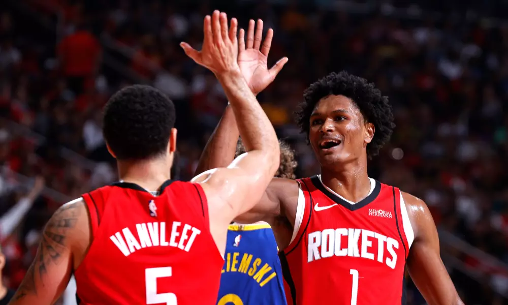 Rockets vence Warriors e se mantém vivo nos playoffs