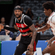 Jogadores do Flamengo e do Paulistano jogando pelo NBB