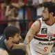Jogadores do Brasília Basquete e do São Paulo