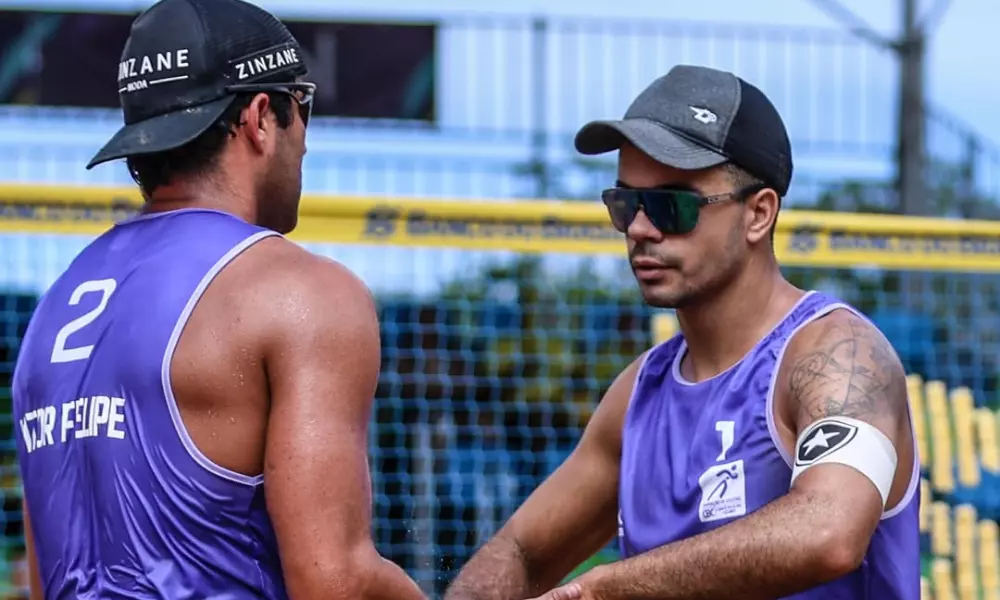 Guto e Vítor Felipe na grande final da Etapa de Brasília do Circuito Brasileiro de vôlei de praia