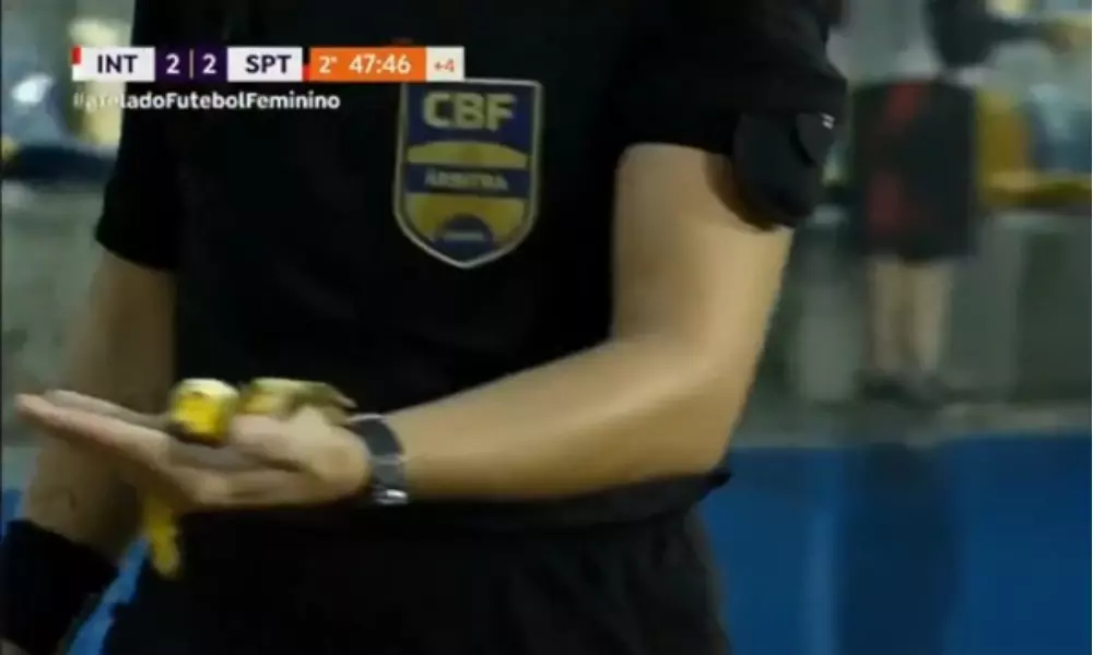 Banana no jogo entre Internacional e Sport