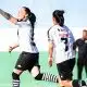 Na Imagem, Lora Campanema comemorando o gol do Vasco na estreia da A2.