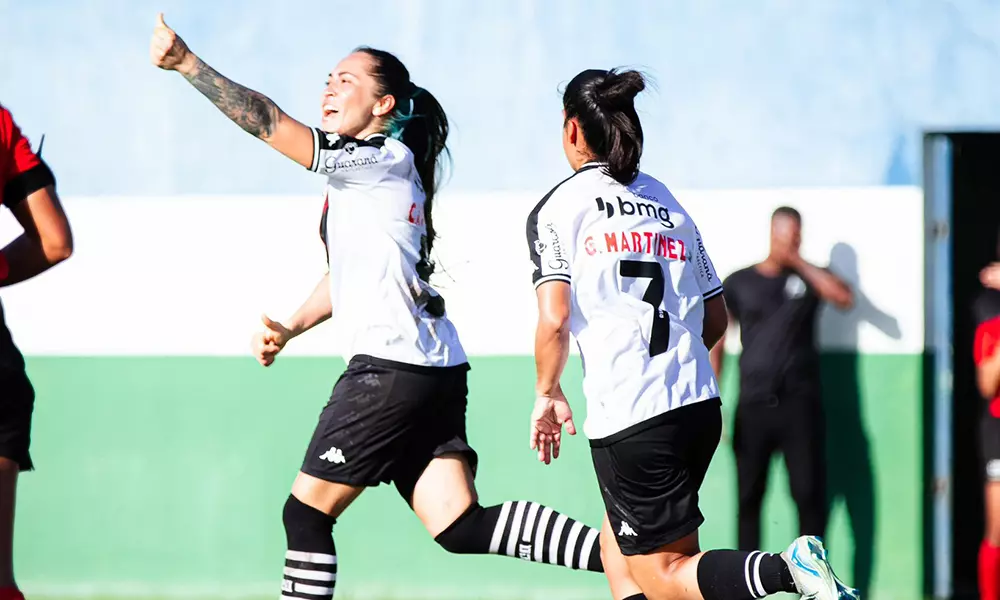 Na Imagem, Lora Campanema comemorando o gol do Vasco na estreia da A2.