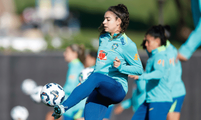 Angelina em jogo da seleção brasileira de futebol feminino