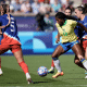 Lance de jogo entre Brasil e EUA. Equipes farão um amistoso internacional de futebol feminino em Los Angeles