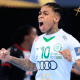 Bruna de Paula comemora após gol do Gyori na Champions League de handebol feminino