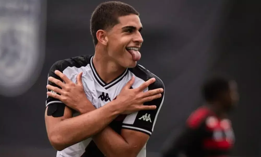 Diego Minete comemora gol do Vasco sobre o Flamengo na semifinal da Copa do Brasil Sub-17 - Foto: João Gabriel Alves/Vasco