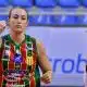 Na imagem, Carol Ribeiro comemorando a vitória do Sampaio Basquete em Blumenau.