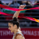 Maria Alexandre se apresenta com a fita na Copa do Mundo de ginástica rítmica em Sófia na Bulgária