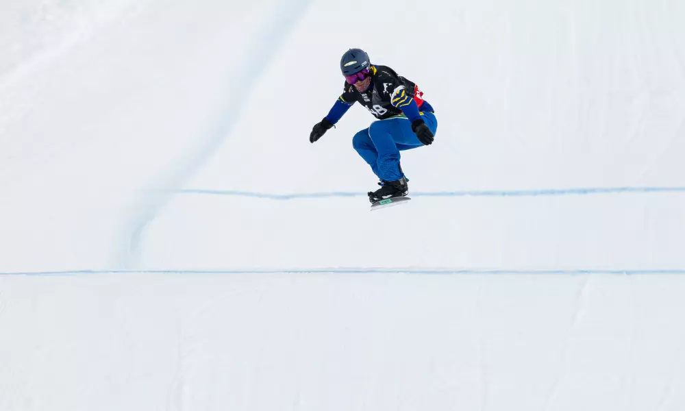 Noah Bethonico na Copa do Mundo de snowboard cross no Canadá