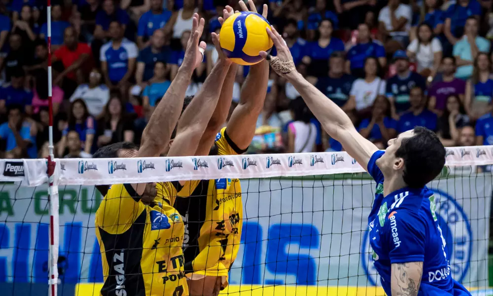 Sada Cruzeiro e Praia Clube se enfrentam na semifinal da Superliga Masculina