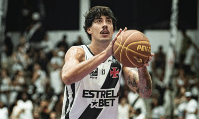 Scheuer arremessa lance livre no jogo entre Brasília e Vasco no NBB