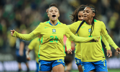 Dudinha em Brasil x Japão - Amistoso de futebol feminino