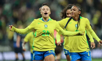 Dudinha em Brasil x Japão - Amistoso de futebol feminino