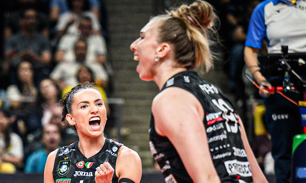 Na imagem, Gabi Guimarães comemorando um dos pontos do Conegliano.