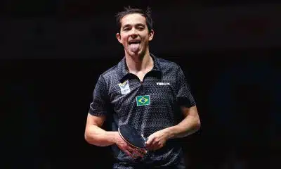 Na imagem, Hugo Calderano, de língua de fora, mas com felicidade no rosto.