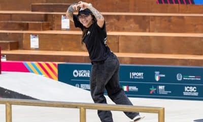 Na imagem, Pâmela Rosa com sorriso de quem encaixou a manobra.