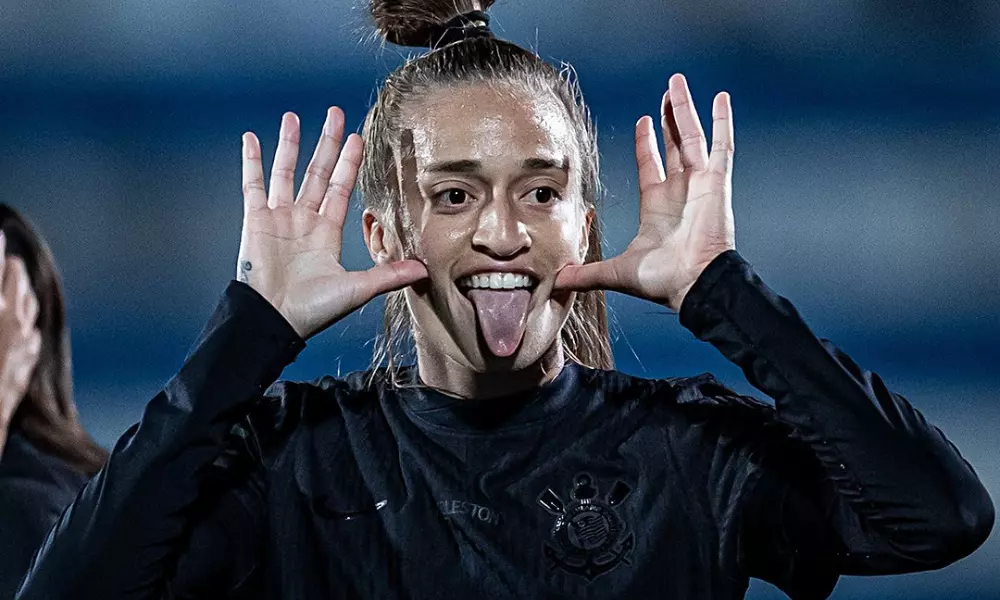 Ariel comemora gol do Corinthians contra o Santos no Paulistão Feminino