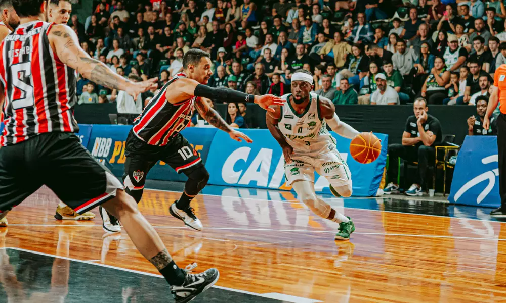 Brite foi o cestinha da vitória do Bauru Basket sobre o São Paulo no NBB