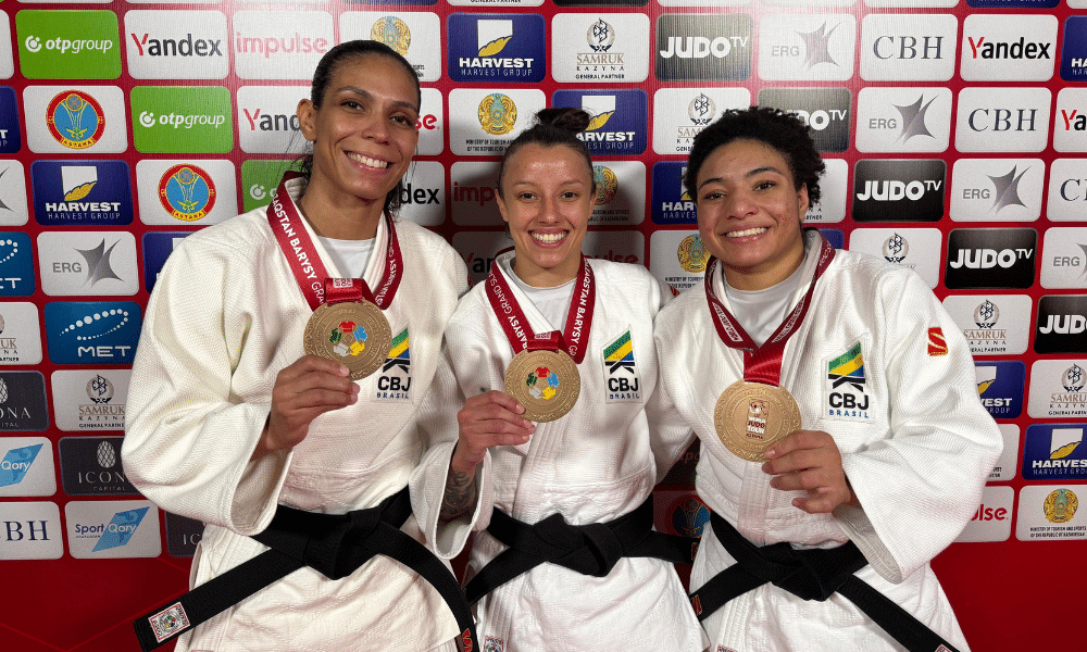 Jéssica Pereira, Natasha Ferreira e Shirlen Nascimento com suas medalhas do Grand Slam do Cazaquistão