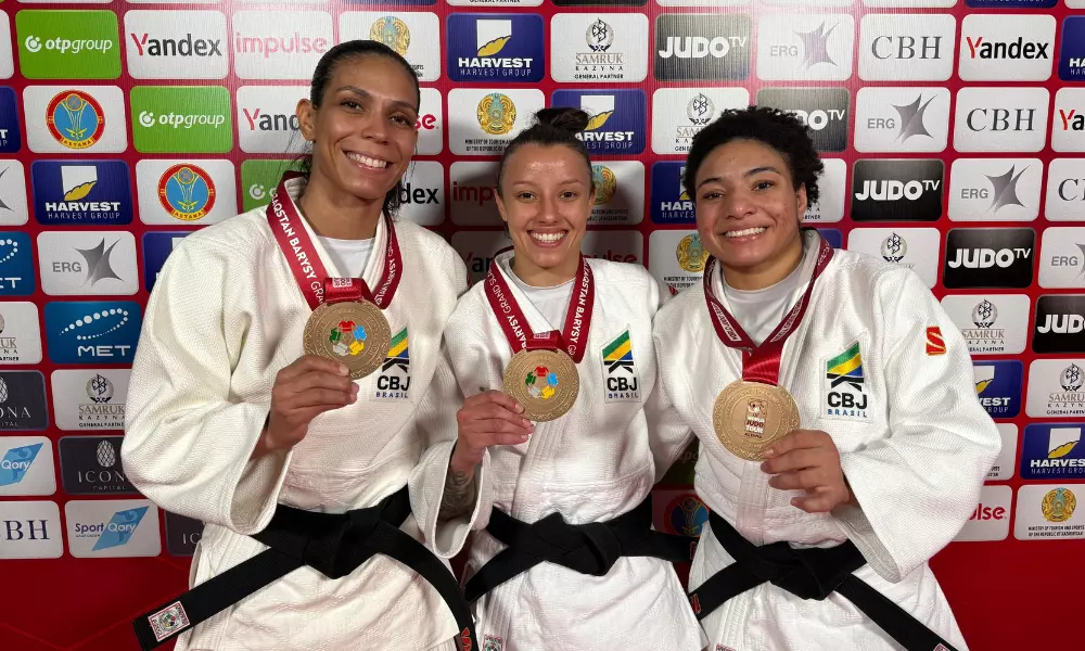 Jéssica Pereira, Natasha Ferreira e Shirlen Nascimento com suas medalhas do Grand Slam do Cazaquistão