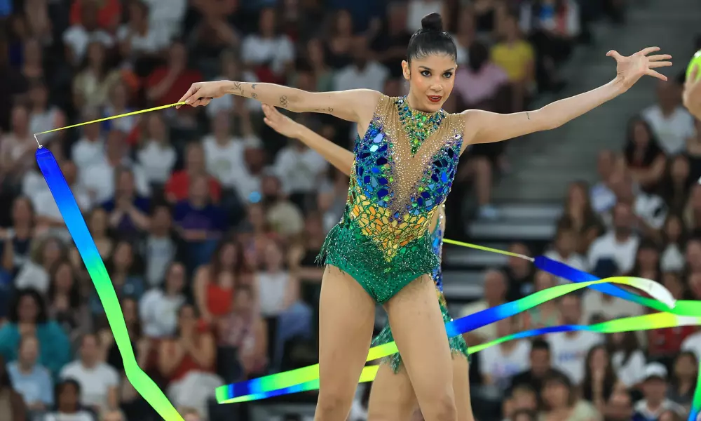 Duda Arakaki com o conjunto do Brasil na Copa do Mundo de ginástica rítmica em Portimão