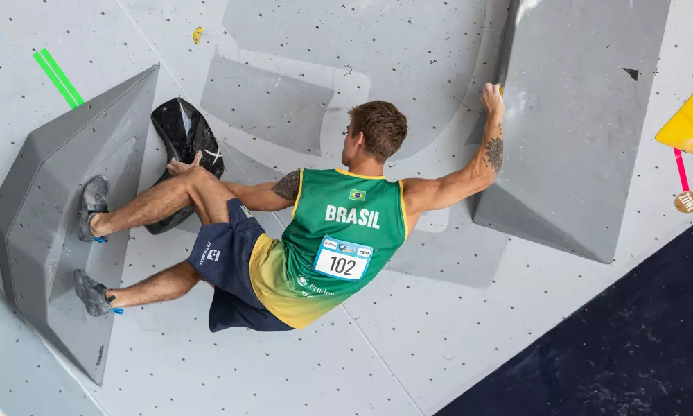 Felipe Ho na Copa do Mundo de escalada