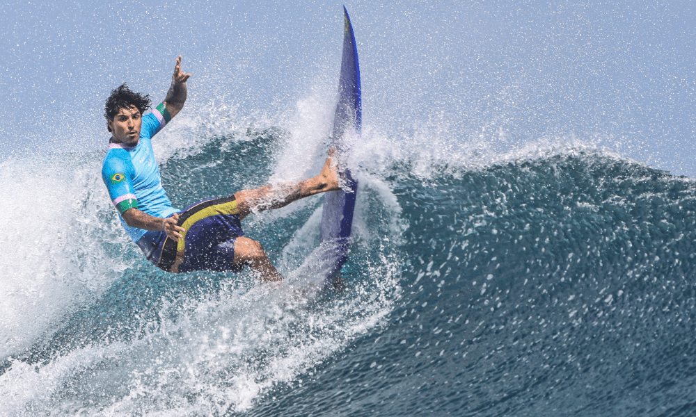 Gabriel Medina surfa nas ondas de Teahupo'o - WSL