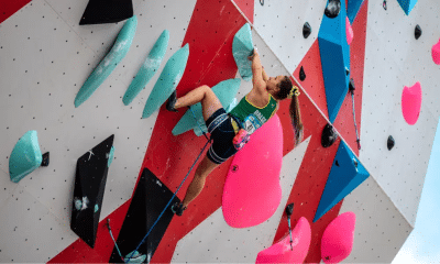 Anja Köhler durante uma competição de escalada