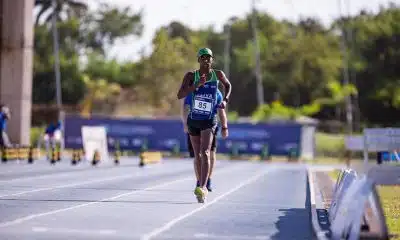 Na imagem, Samuel Costa marchando para a vitória em Cuiabá.