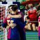 Na imagem, jogadores do Barcelona se consolando após a derrota.