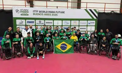Na imagem, a delegação do Brasil que esteve no torneio de para-tênis de mesa em Buenos Aires.