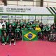 Na imagem, a delegação do Brasil que esteve no torneio de para-tênis de mesa em Buenos Aires.