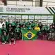 Na imagem, a delegação do Brasil que esteve no torneio de para-tênis de mesa em Buenos Aires.