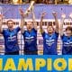 Na imagem, Hugo Calderano e o restante do time do Liebherr Ochsenhausen comemorando o título.