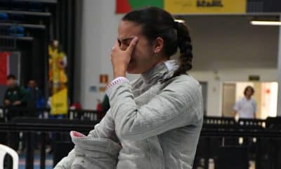 Isabela Carvalho se emocionou ao chegar na semifinal do sabre feminino, resultado que garantiu a ela a medalha de bronze