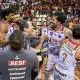 Jogadores de Franca comemoram a vitória sobre o Flamengo e a classificação da equipe para a final do NBB