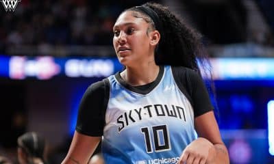 Na imagem, Kamilla Cardoso, com a camisa do Chicago Sky, na vitória sobre o Connecticut Sun.