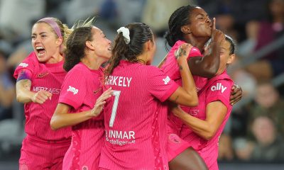 Na imagem, time do North Carolina comemorando gol contra Angel City.