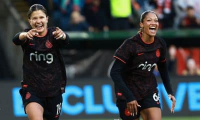Na imagem, Pietra Tordin (à esq.) comemorando o gol da vitória de Portland.