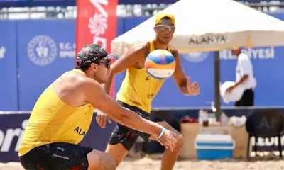 George e Sayman em partida do Challenge de Alanya de vôlei de praia